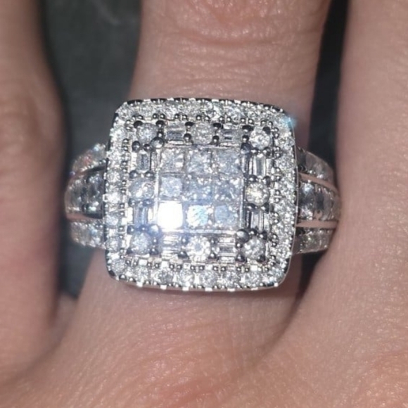 PRICE DROP! Wedding Ring - Picture 1 of 6